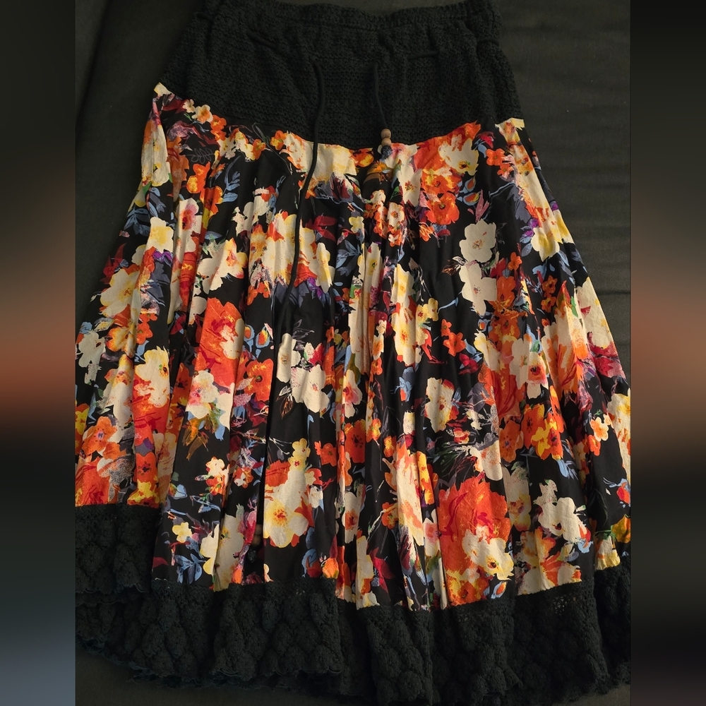 Biographie Skirt